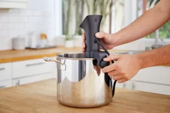 Anova Sous Vide Precision Cooker Pro -Sous Chef AnovaPro AdjustClamp C 1 scaled