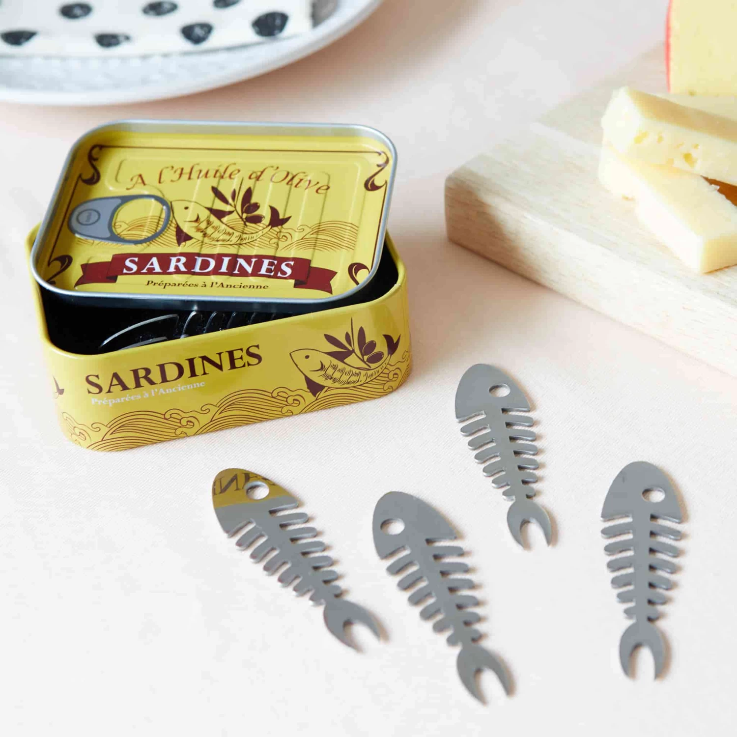 Balvi Set Of 6 Sardine Snacking Forks In A Tin 2 Balvi Set Of 6 Sardine Snacking Forks In A Tin - Image 2