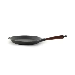 Skeppshult Traditional Cast Iron Frying Pan -Sous Chef SH0017B Skeppshult Traditional Cast Iron Frying Pan 2