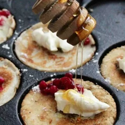 Skeppshult Traditional Cast Iron Scotch Pancake Pan, 23cm 5 Skeppshult Traditional Cast Iron Scotch Pancake Pan, 23cm -Sous Chef SH0059SkeppshultTraditionalCastIronScotchPancakePan 23cmLifestyle2