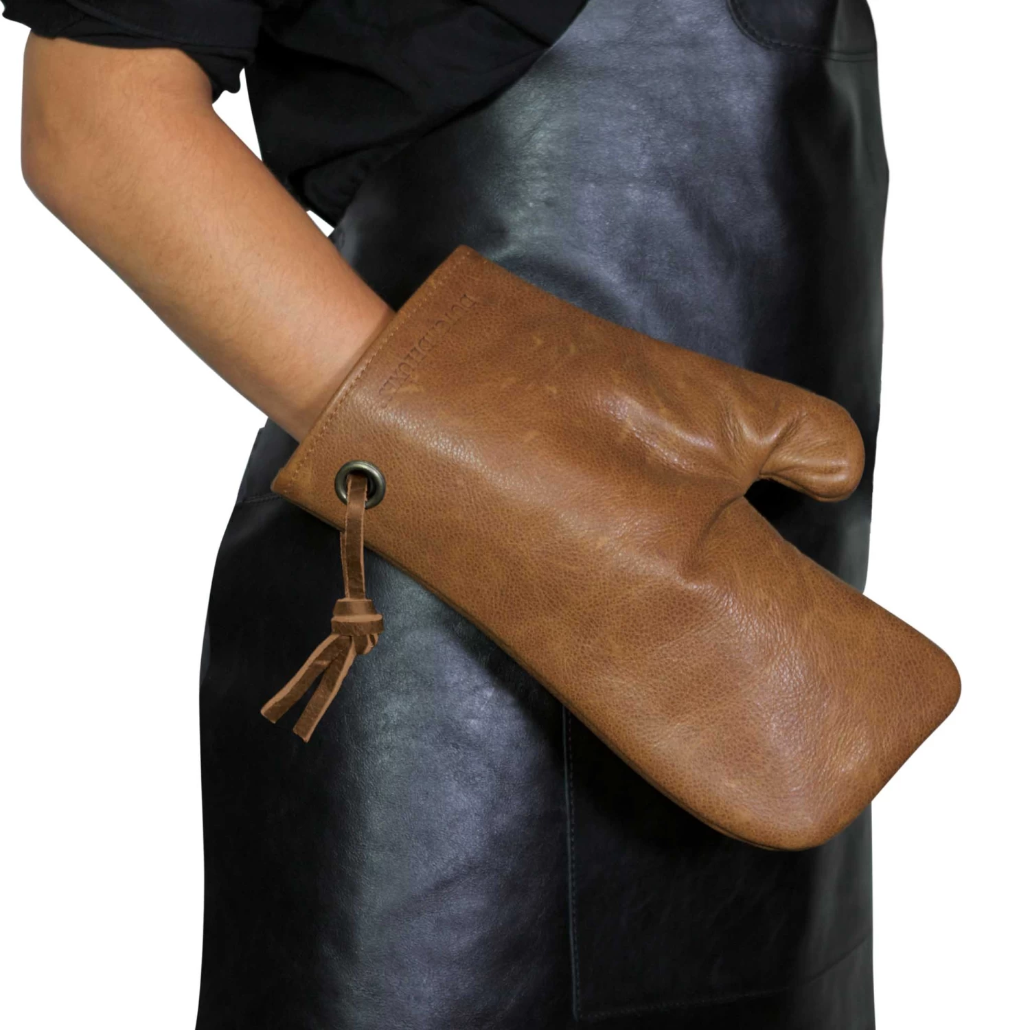 Dutchdeluxes Leather Oven Glove In Vintage Camel 2 Dutchdeluxes Leather Oven Glove In Vintage Camel - Image 2